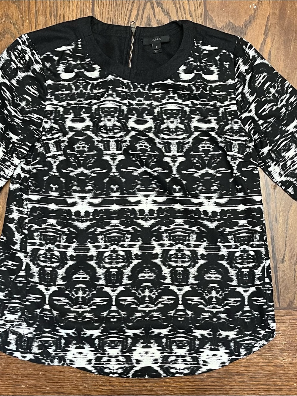 J. Crew Black & White Polyester Shirt Zip Up Back Size 2 EUC